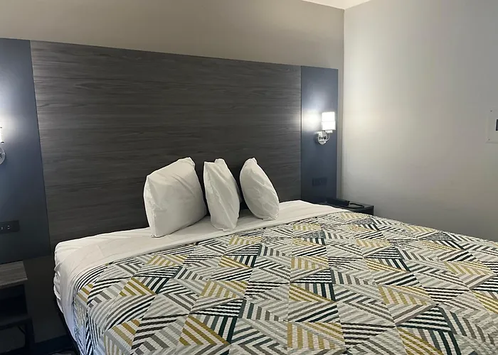 6 Chicago, Il - Halsted Hotel