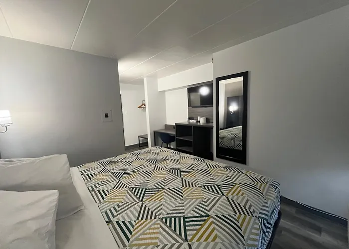 6 Chicago, Il - Halsted 2*