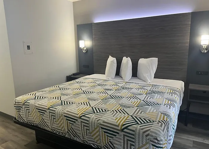 6 Chicago, Il - Halsted 2* Chicago